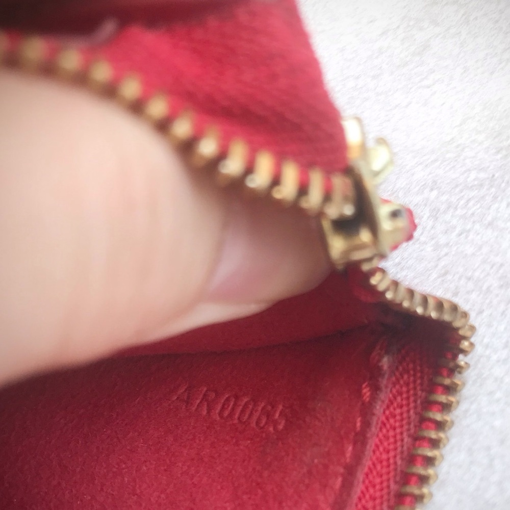💯% Authentic Louis Vuitton Epi Leather Pochette - Picture 6 of 6